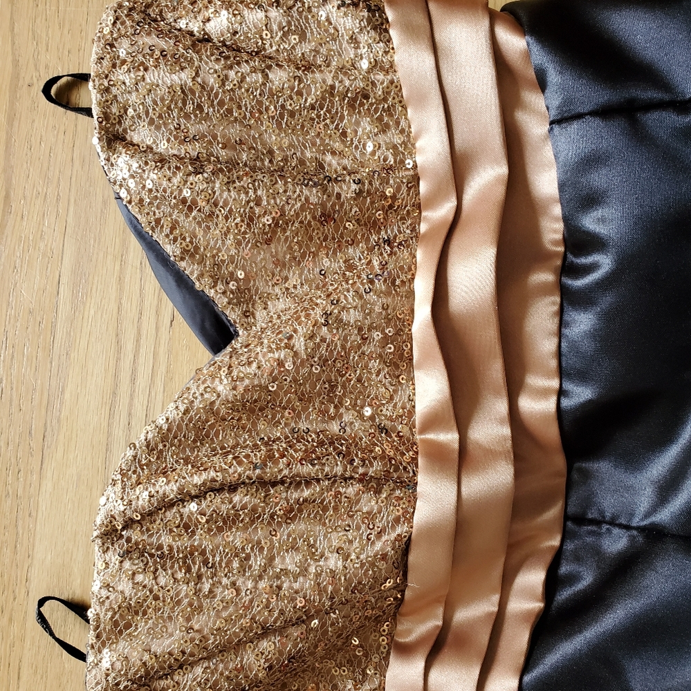 Formal Dress - Picture 2 of 6